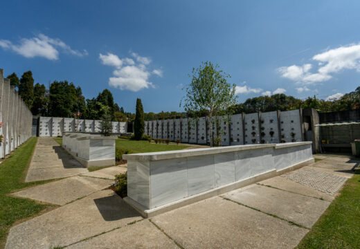 Constrúense columbarios nos cemiterios municipais
